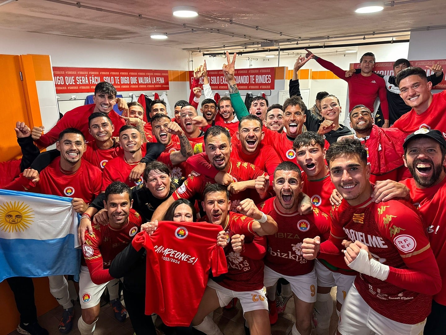 Onda Cero se cuela en la fiesta del ascenso a 2ªRFEF del CD Ibiza en el Campo Sánchez Vivancos Onda Cero se cuela en la fiesta del ascenso a 2ªRFEF del CD Ibiza en el Campo Sánchez Vivancos