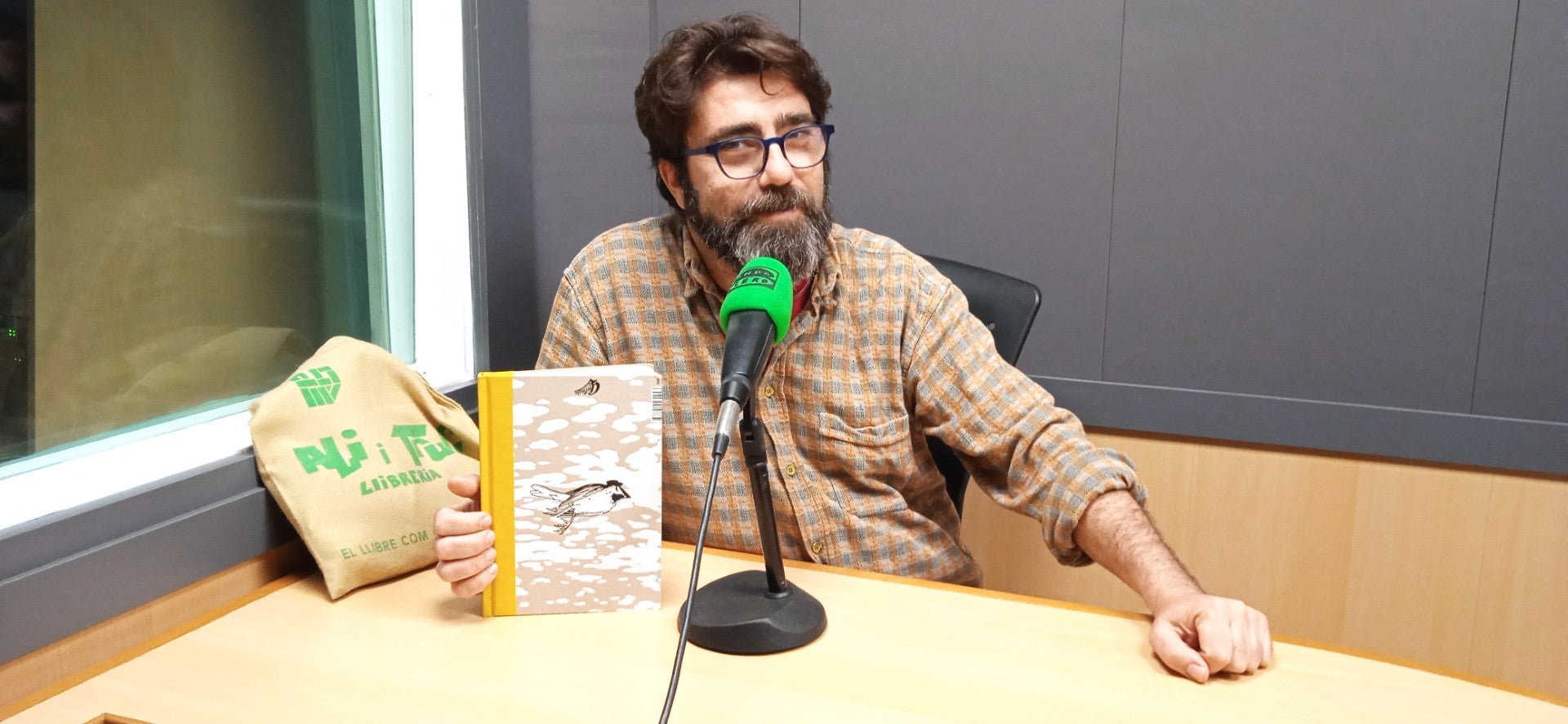 César Sebastián reina en la novela gráfica nacional con 'Ronson' César Sebastián reina en la novela gráfica nacional con 'Ronson'