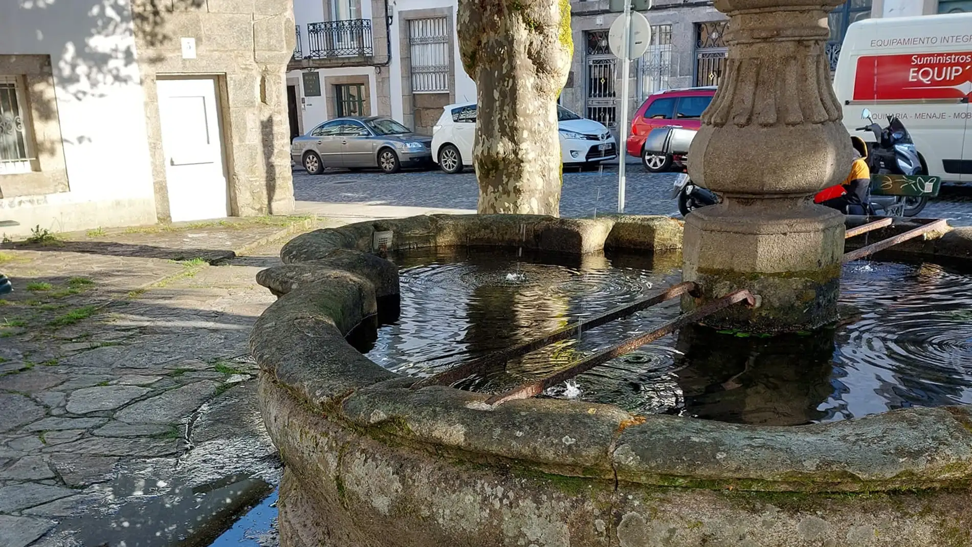 El PP de Santiago lamenta que la ciudad tenga "peor limpieza" y pide mejoras del estado de las fuentes compostelanas El PP de Santiago lamenta que la ciudad tenga "peor limpieza" y pide mejoras del estado de las fuentes compostelanas