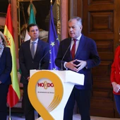 El alcalde de Sevilla José Luis Sanz junto a otros delegados de la corporación municipal El alcalde de Sevilla José Luis Sanz junto a otros delegados de la corporación municipal
