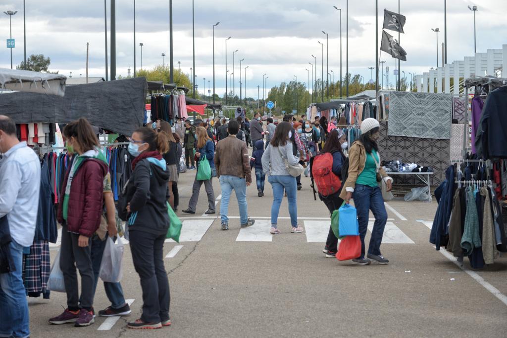 Un centenar de puestos están vacantes en el Rastro de Zaragoza Un centenar de puestos están vacantes en el Rastro de Zaragoza