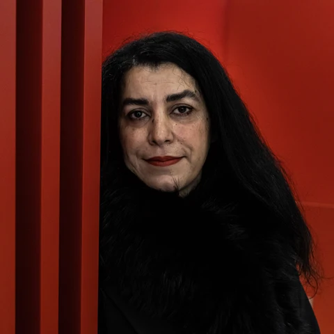 Fotografía de archivo (08/03/2023), de la historietista, cineasta y pintora franco-iraní Marjane Satrapi