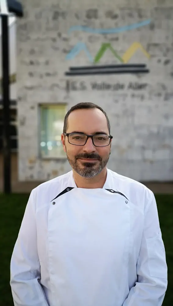Víctor Pérez. Profesor técnico de Cocina IES Valle de Ayer de Moreda. Víctor Pérez. Profesor técnico de Cocina IES Valle de Ayer de Moreda.