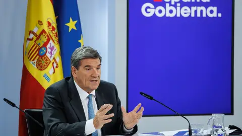 El ministro para la Transformación Digital y la Función Pública, José Luis Escrivá, durante una rueda de prensa posterior a la reunión del Consejo de Ministros, a 30 de abril de 2024, en Madrid (España). El ministro para la Transformación Digital y la Función Pública, José Luis Escrivá, durante una rueda de prensa posterior a la reunión del Consejo de Ministros, a 30 de abril de 2024, en Madrid (España).