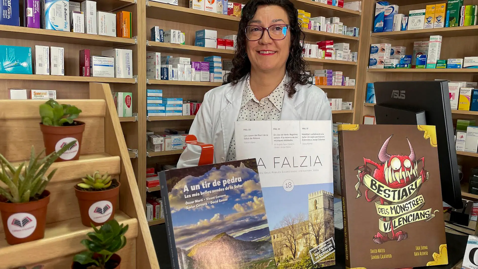 Matilde Soler en la farmacia-librería Matilde Soler en la farmacia-librería