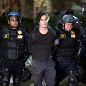 Uno de los universitarios arrestados por la Policía en la Universidad de California/ REUTERS/Mike Blake