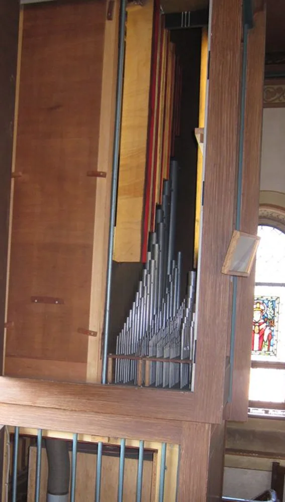 Nuevo órgano de la Parroquia del Santo Cristo en su anterior ubicación, la iglesia de Santa Isabel de Kareth, en Lappersdorf (Baviera)