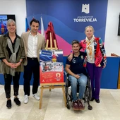 El remero torrevejense Javier García ha sido recibido por el alcalde, Eduardo Dolón, la concejala de Deportes, Diana Box, y la gerente adjunta de AGAMED, Gemma Cruz El remero torrevejense Javier García ha sido recibido por el alcalde, Eduardo Dolón, la concejala de Deportes, Diana Box, y la gerente adjunta de AGAMED, Gemma Cruz