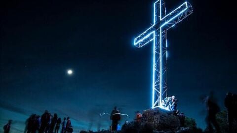 La Cruz de la Muela de Orihuela vuelve a iluminarse los d&iacute;as 2 y 3 de mayo