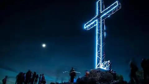 La Cruz de la Muela de Orihuela vuelve a iluminarse los días 2 y 3 de mayo La Cruz de la Muela de Orihuela vuelve a iluminarse los días 2 y 3 de mayo