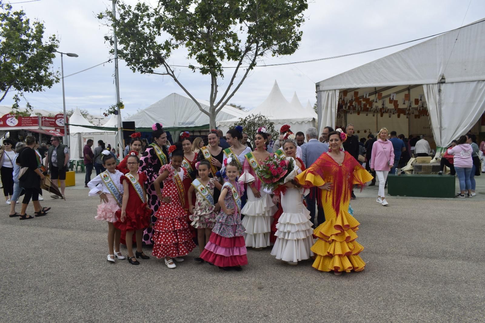 Pilar de la Horadada celebra su Feria de Sevillanas hasta el domingo 5 de mayo con todo el ambiente rociero Pilar de la Horadada celebra su Feria de Sevillanas hasta el domingo 5 de mayo con todo el ambiente rociero