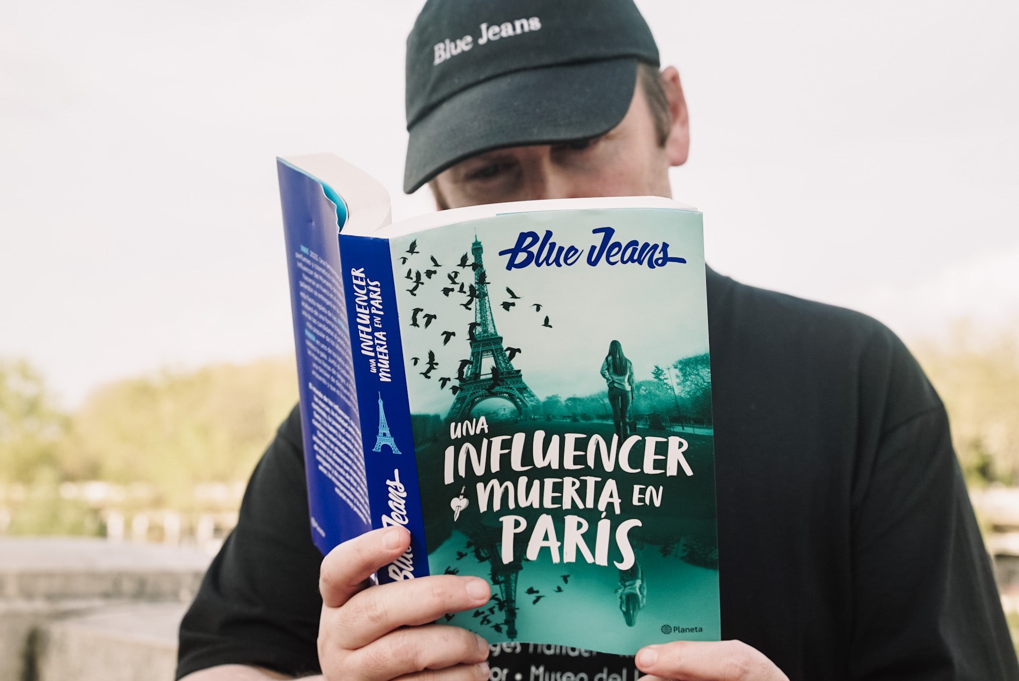 Blue Jeans nos presenta su nueva novela ‘Una influencer muerta en París’ Blue Jeans nos presenta su nueva novela ‘Una influencer muerta en París’