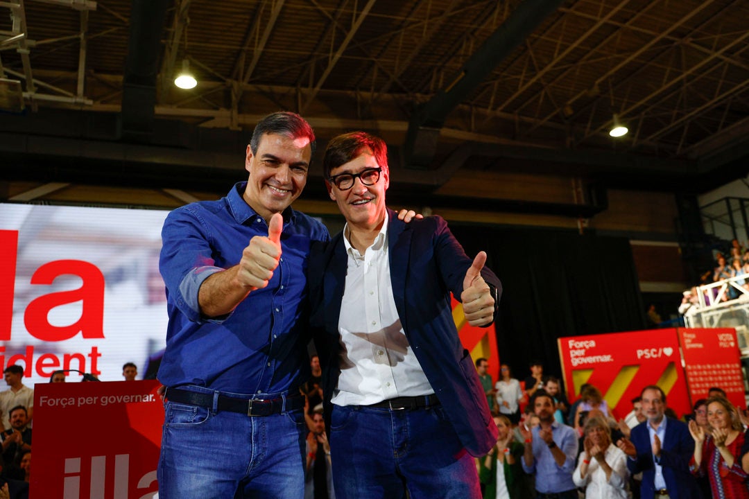 Sánchez llama a "ganar al fango" el 12M aupando a Illa como presidente de la Generalitat Sánchez llama a "ganar al fango" el 12M aupando a Illa como presidente de la Generalitat