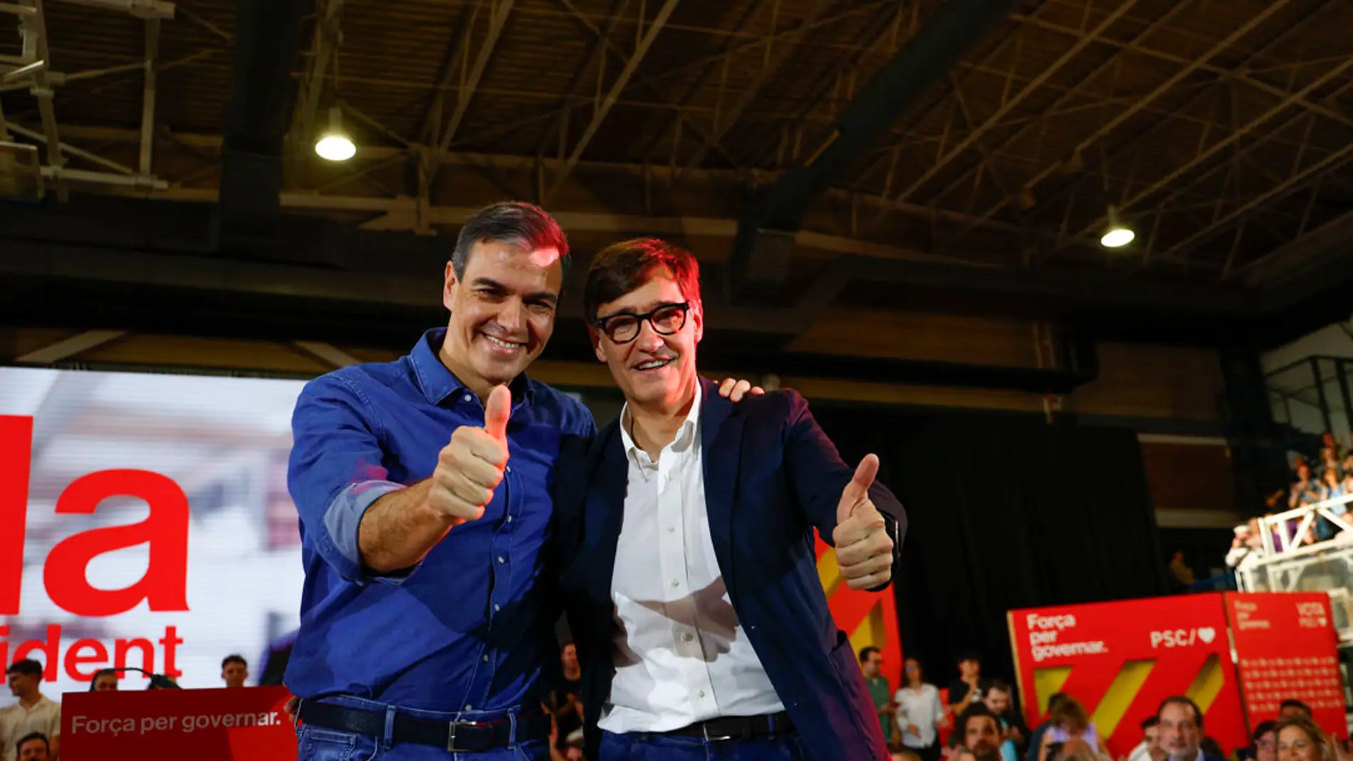 Sánchez llama a "ganar al fango" el 12M aupando a Illa como presidente de la Generalitat