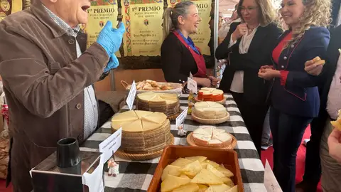 La Plaza Mayor de Trujillo acoge hasta el próximo domingo la XXXVII edición de su Feria Nacional del Queso La Plaza Mayor de Trujillo acoge hasta el próximo domingo la XXXVII edición de su Feria Nacional del Queso