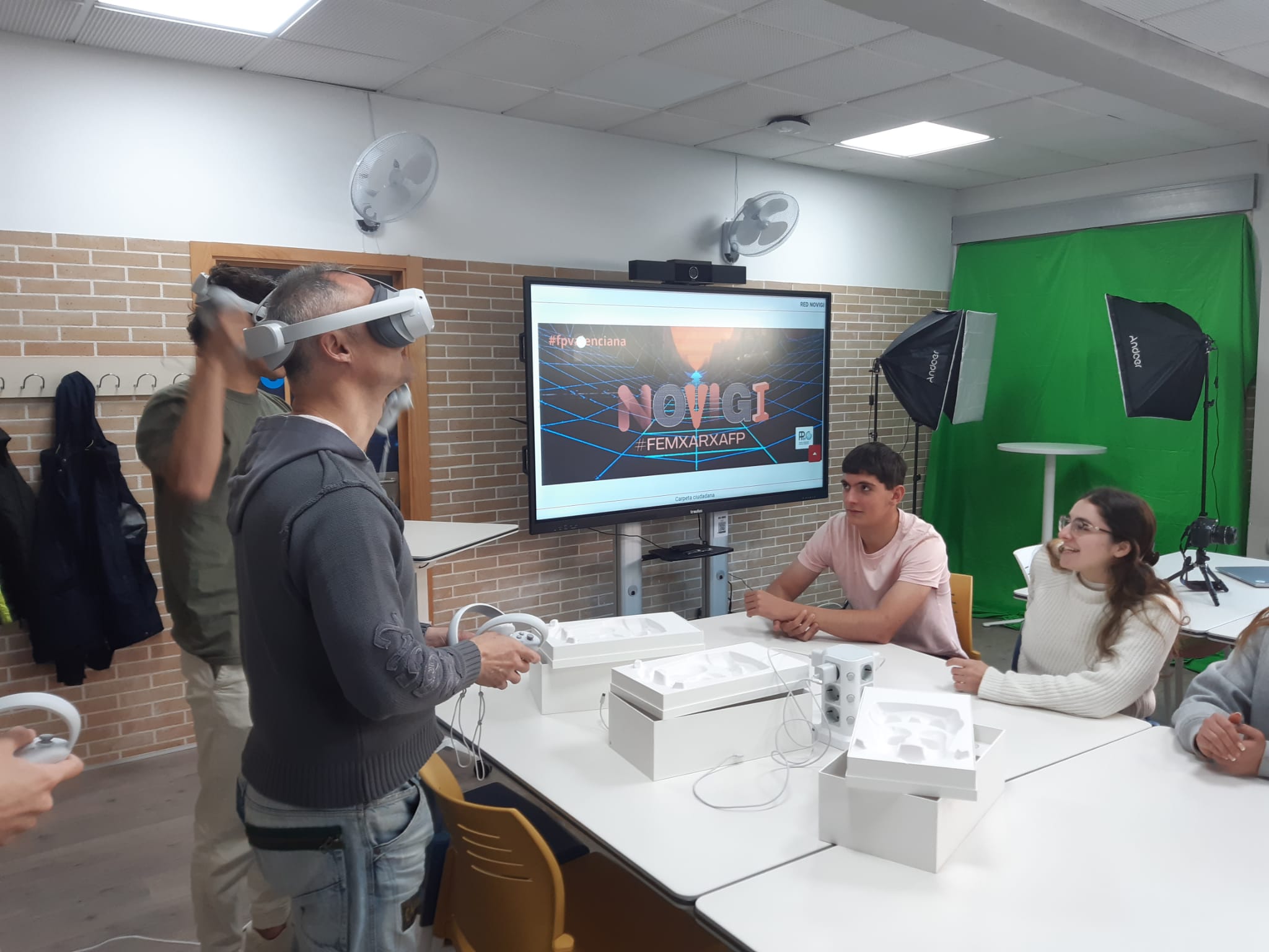 Aula Innova: el buen uso de la tecnología al servicio de la enseñanza Aula Innova: el buen uso de la tecnología al servicio de la enseñanza