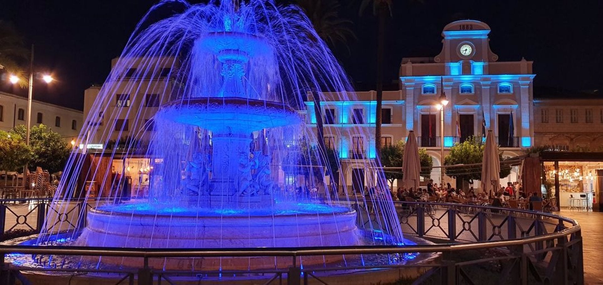 Monumentos de Mérida se iluminan de azul y púrpura este domingo para visibilizar el Huntington Monumentos de Mérida se iluminan de azul y púrpura este domingo para visibilizar el Huntington