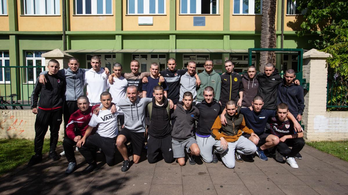Los 40 jóvenes rapados por su amigo con cáncer: "Haremos cualquier cosa para seguir animando a nuestro amigo" Los 40 jóvenes rapados por su amigo con cáncer: "Haremos cualquier cosa para seguir animando a nuestro amigo"