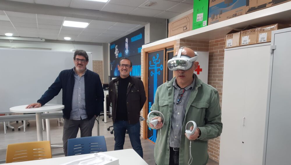 José Infante, vicedirector, José Balmaseda, director y Vicente Martínez, profesor 