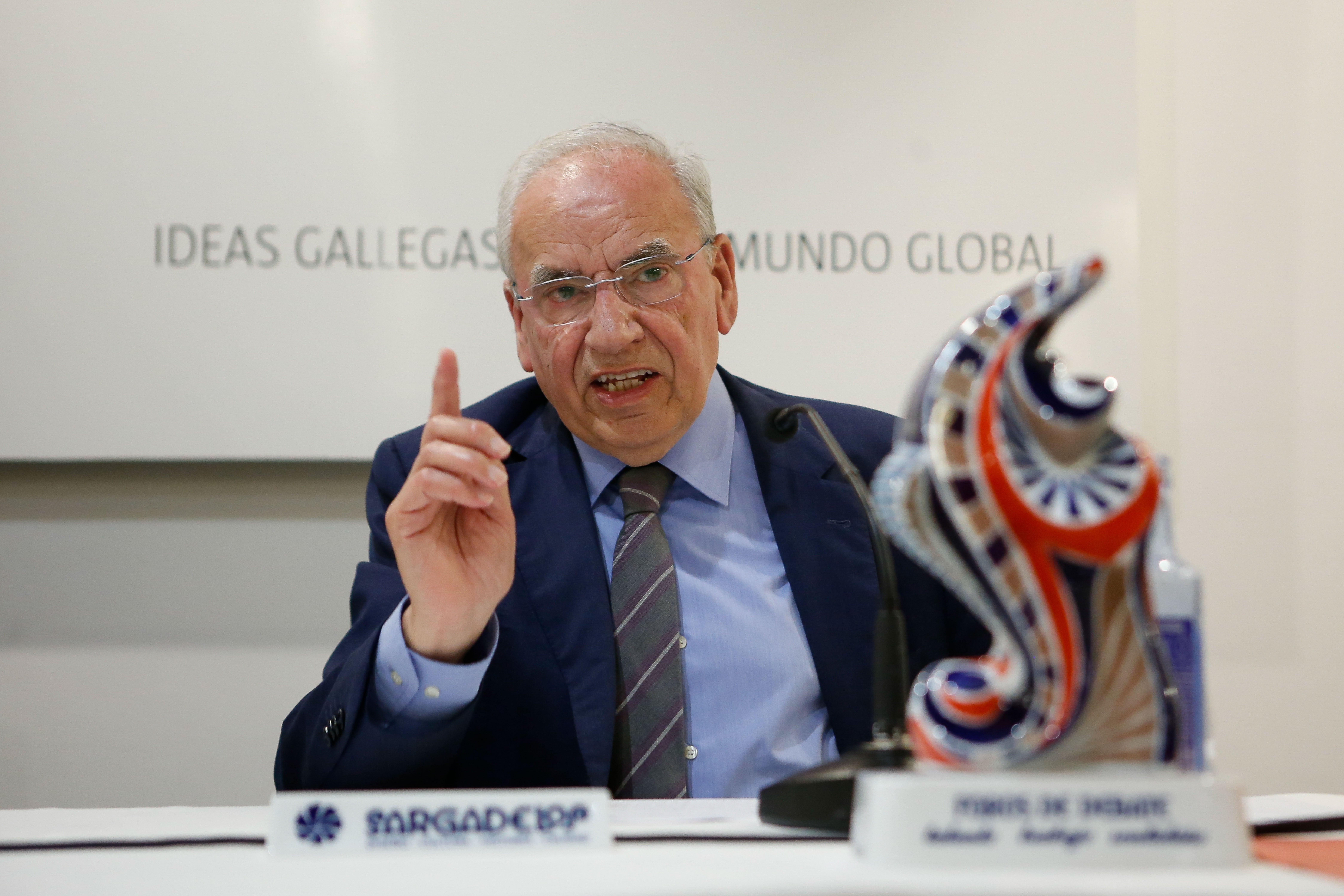 Alfonso Guerra carga duramente contra Sánchez: "Yo decido y el pueblo escucha y aplaude" Alfonso Guerra carga duramente contra Sánchez: "Yo decido y el pueblo escucha y aplaude"