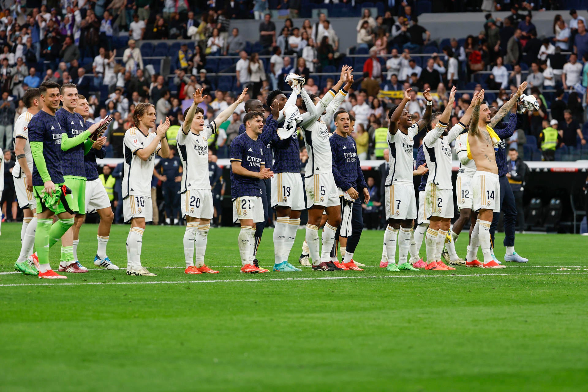 Los políticos felicitan al Real Madrid y agradecen que lleven a la capital "a lo más alto" Los políticos felicitan al Real Madrid y agradecen que lleven a la capital "a lo más alto"
