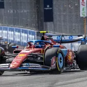 Carlos Sainz baja al quinto puesto en Miami por una sanción de cinco segundos Carlos Sainz baja al quinto puesto en Miami por una sanción de cinco segundos