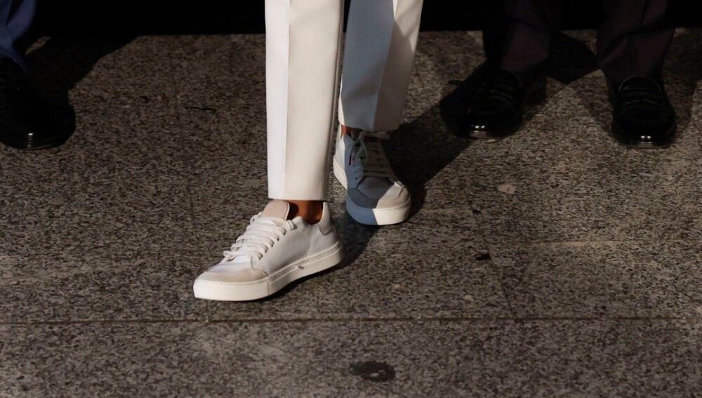 Detalle de las zapatillas de la reina Letizia/ EFE/ J.J. Guillén