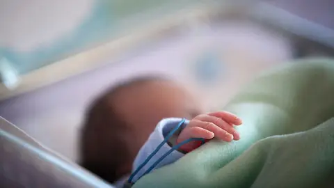 Imagen de archivo de un bebé prematuro bebé prematuro
