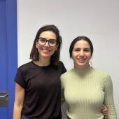 Las enfermeras Elena Costa e Inés Ramis explican las actividades preparadas para el Día de la Enfermería