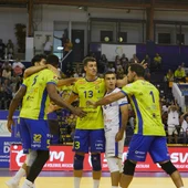 Jugadores del Guaguas Las Palmas celebran un punto en la final contra Soria Jugadores del Guaguas Las Palmas celebran un punto en la final contra Soria