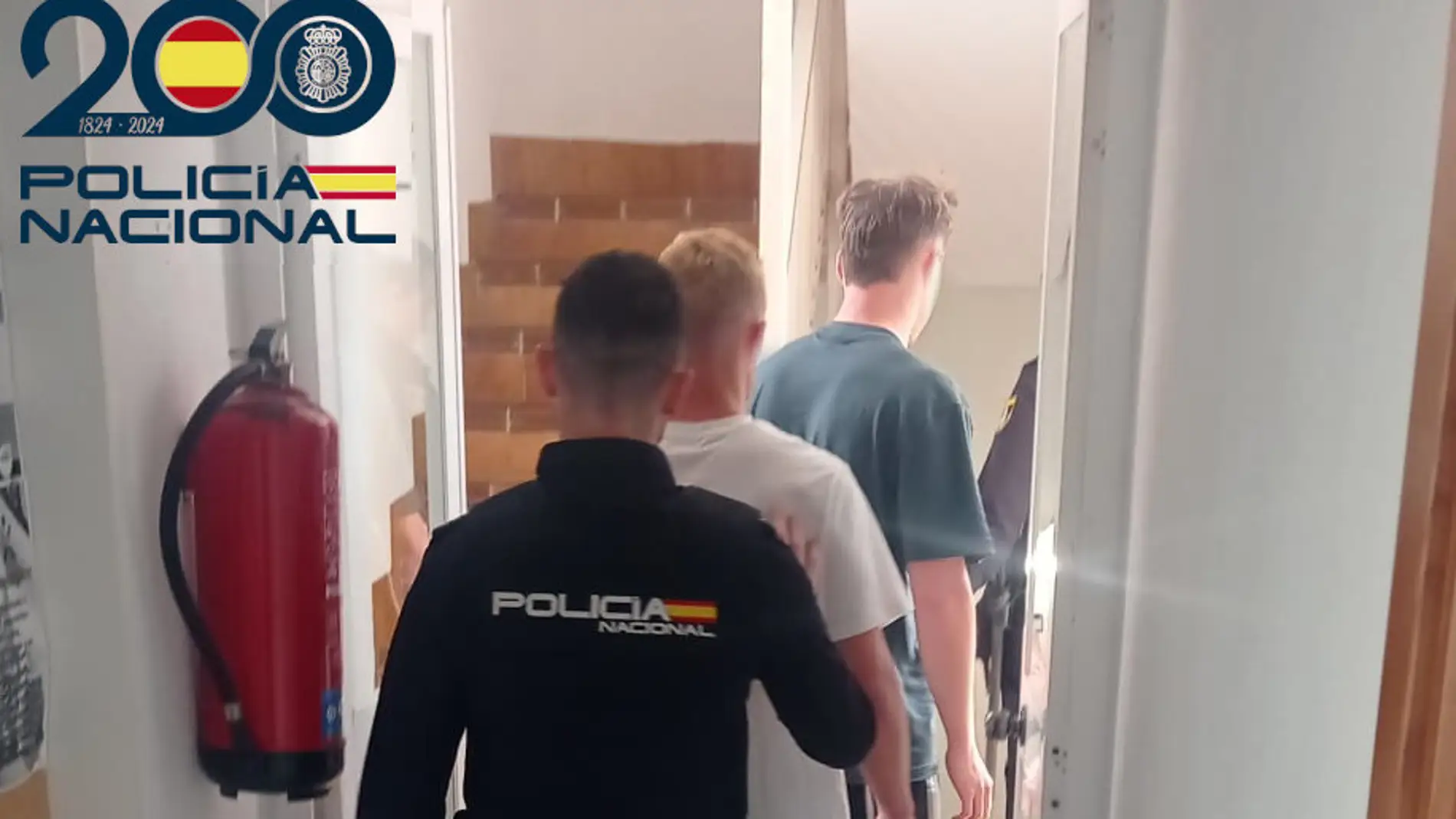 La Policía Nacional detiene a dos turistas alemanes, de 21 y 27 años de edad, por causar daños en varias habitaciones de un hotel de la Playa de Palma