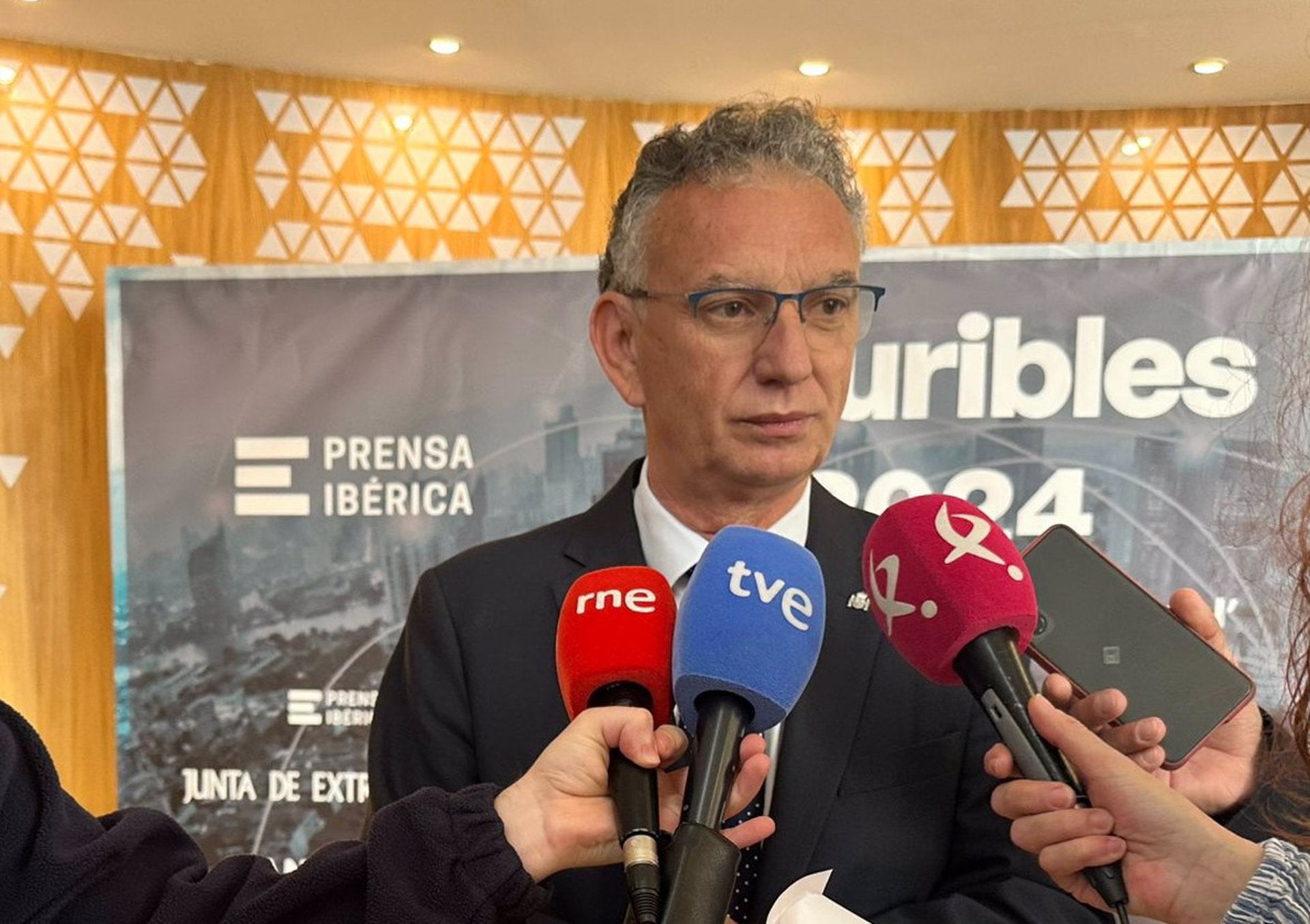 Quintana reconoce "reuniones internas" con los precandidatos a liderar el PSOE extremeño para "rearmar" el partido Quintana reconoce "reuniones internas" con los precandidatos a liderar el PSOE extremeño para "rearmar" el partido