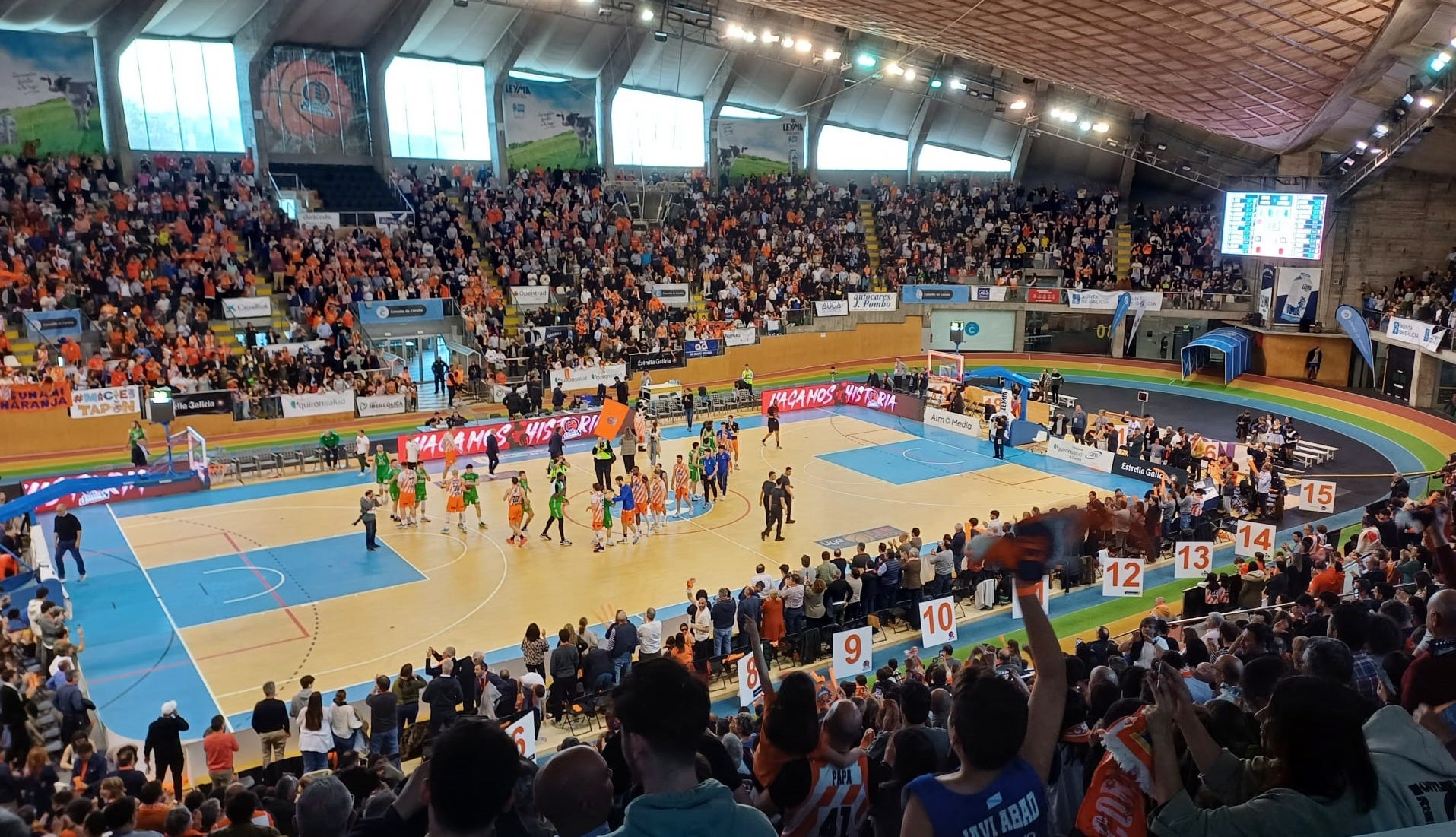 Pantallas gigantes en la explanada de Riazor y buses lanzadera para seguir al Leyma Basquet Coruña y al Deportivo Pantallas gigantes en la explanada de Riazor y buses lanzadera para seguir al Leyma Basquet Coruña y al Deportivo