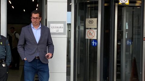 Jos&eacute; Luis Susmozas saliendo de los Juzgados de la Vila Joiosa