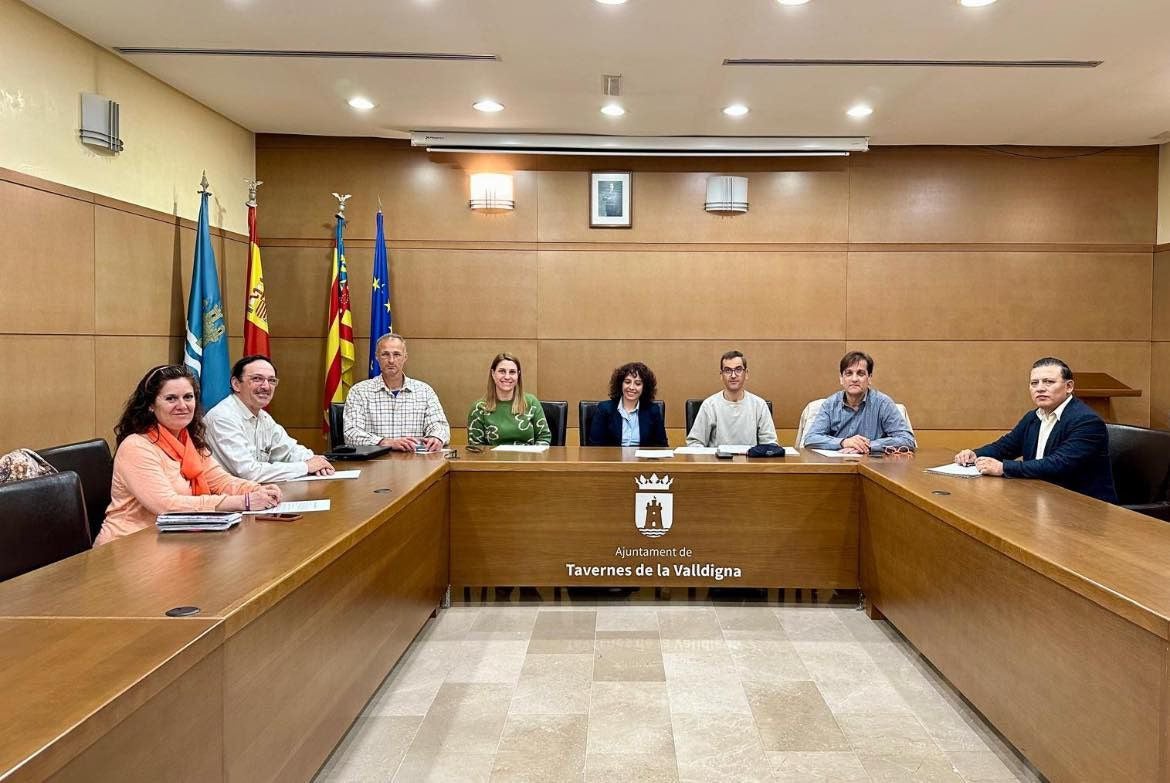 Ayuntamientos avanzan en la protección de la Serra de Corbera y Les Agulles Ayuntamientos avanzan en la protección de la Serra de Corbera y Les Agulles