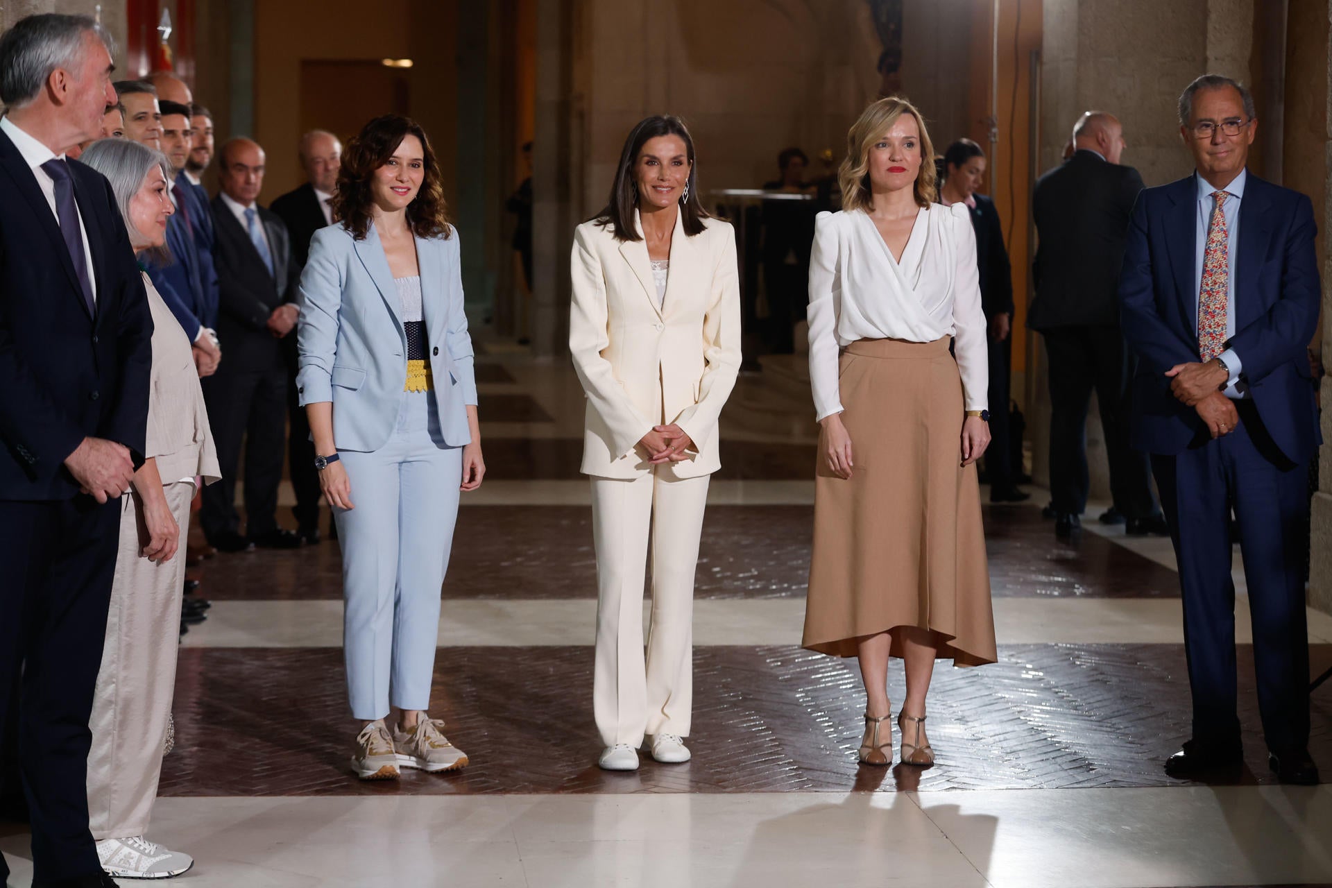 La reina Letizia anima a los jóvenes a "apagar las pantallas un rato y encender las mentes" La reina Letizia anima a los jóvenes a "apagar las pantallas un rato y encender las mentes"