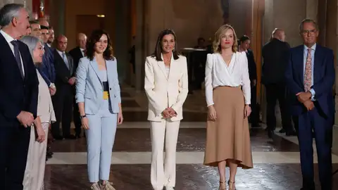 La reina Letizia anima a los jóvenes a "apagar las pantallas un rato y encender las mentes" La reina Letizia anima a los jóvenes a "apagar las pantallas un rato y encender las mentes"
