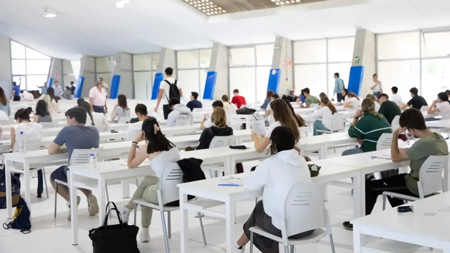 Archivo | Estudiantes preparados para realizar exámenes. Archivo | Estudiantes preparados para realizar exámenes.