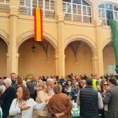 Medio millar de personas participan en un desayuno solidario de la Guardia Civil en Badajoz a favor de AOEX
