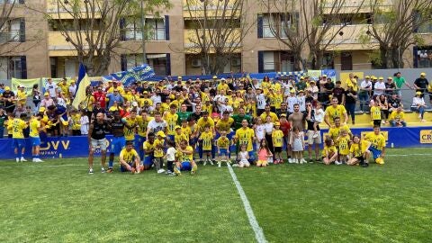 Equipo y afici&oacute;n unidos en la lucha por el ascenso a Primera RFEF del Orihuela CF