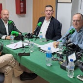 La gestión de residuos y las posibilidades empresariales de la comarca, a debate en la tertulia de Onda Cero Vega Baja 