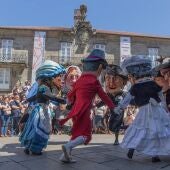 Anxo Martíns, 43 años como cabezudo en Santiago: "los cabezudos es de lo más tradicional de las fiestas compostelanas y mantenemos las coreografías de hace años" 