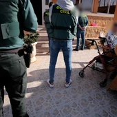 La Guardia Civil desmantela en la Vega Baja una residencia de ancianos clandestina e investiga a su gerente La Guardia Civil desmantela en la Vega Baja una residencia de ancianos clandestina e investiga a su gerente