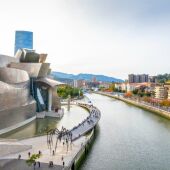 Imagen panorámica de Bilbao, con el Museo Guggenheim y la Ría de Bilbao