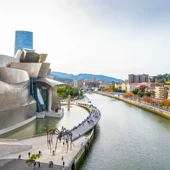 Imagen panorámica de Bilbao, con el Museo Guggenheim y la Ría de Bilbao Imagen panorámica de Bilbao, con el Museo Guggenheim y la Ría de Bilbao