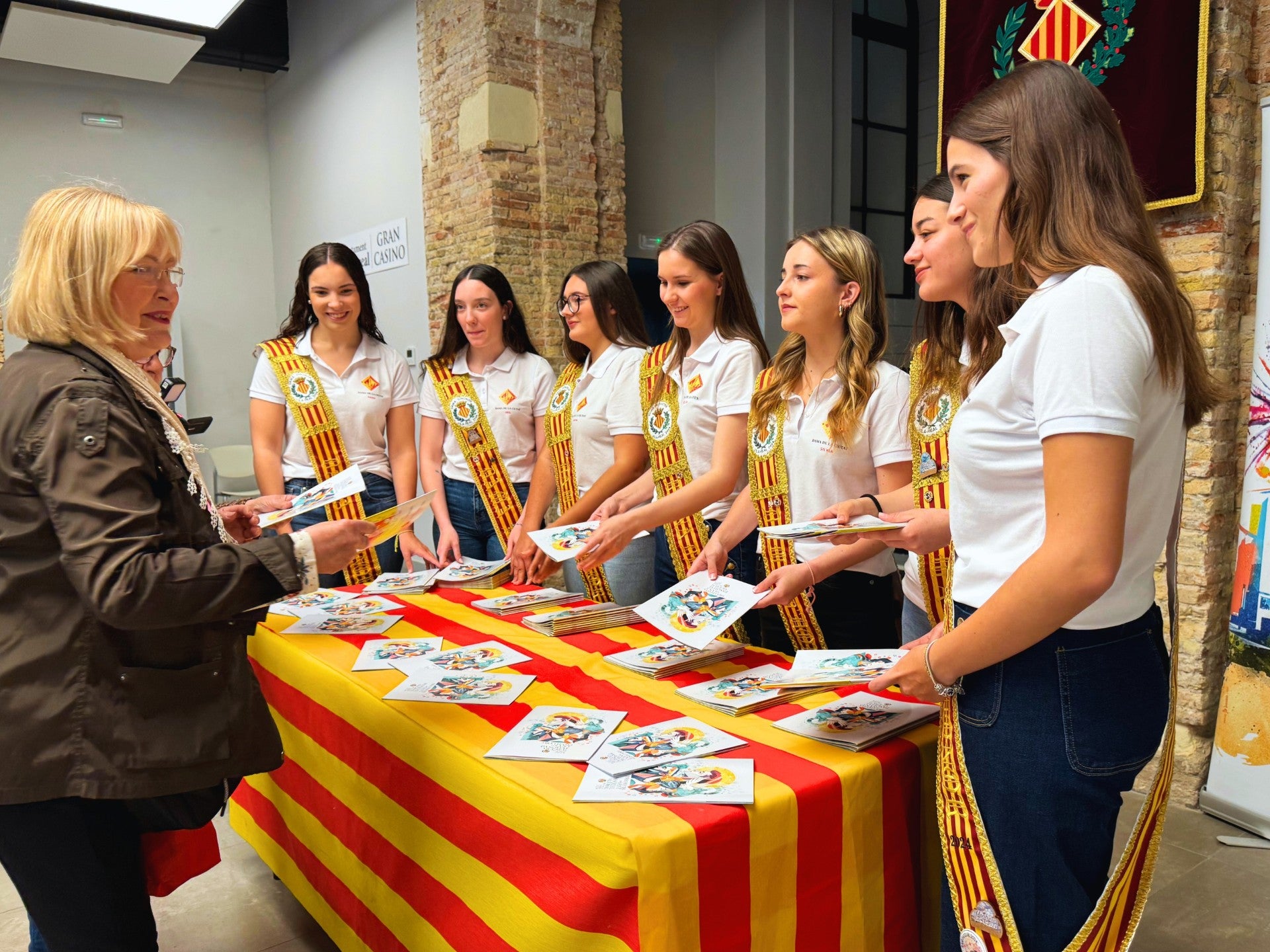 Arranca el reparto del programa de fiestas con la reina y damas en el Gran Casino Arranca el reparto del programa de fiestas con la reina y damas en el Gran Casino