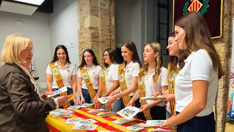 La reina de las fiestas, Belén Ramon, y sus damas de la corte de honor. La reina de las fiestas, Belén Ramon, y sus damas de la corte de honor.