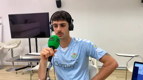 Johnny Cardoso atiende a Onda Cero Sevilla. Johnny Cardoso atiende a Onda Cero Sevilla.