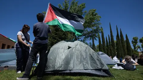 Estudiantes en la acampada pro Palestina en Madrid Estudiantes en la acampada pro Palestina en Madrid