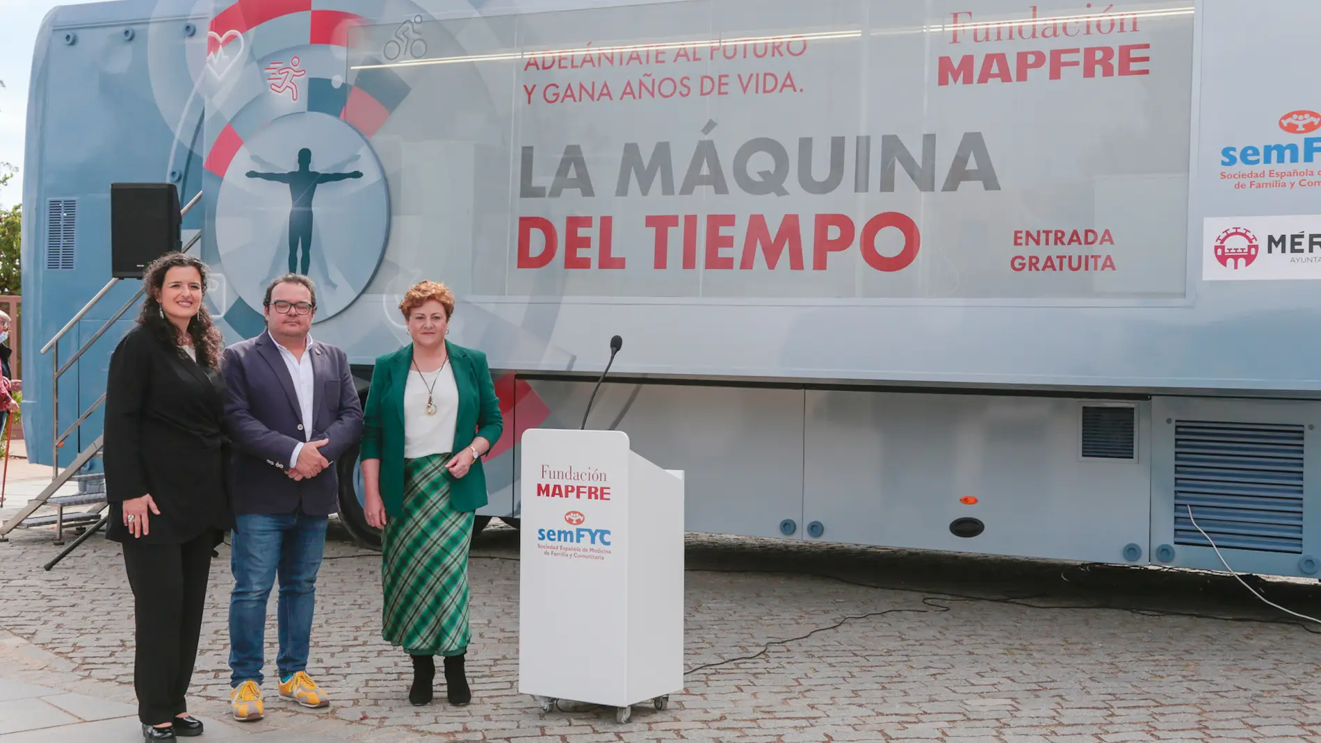 La campaña 'La máquina del tiempo' de Mapfre ayuda en Mérida a ganar años de vida con la adopción de hábitos saludables